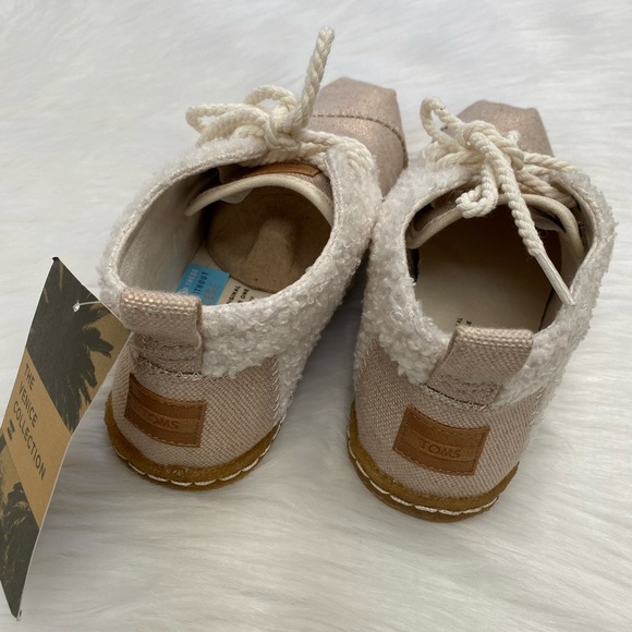 NEW in Box-TOMS Natural Plush Shearling Booties - Picture 2 of 6
